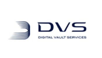 Logo von Digital Vault Services (DVS) mit einem stilisierten „D“ aus horizontalen Linien links neben den Initialen „DVS“. Der vollständige Firmenname „DIGITAL VAULT SERVICES“ erscheint unter den Initialen. Das Farbschema ist überwiegend dunkelblau auf weißem Hintergrund.