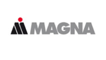 Ein Logo mit dem Wort „MAGNA“ in fetten, grauen Buchstaben. Links vom Text befinden sich zwei schwarze Dreiecke mit einem roten Punkt darüber, die ein stilisiertes „M“ bilden. Das Logo steht auf einem weißen Hintergrund.